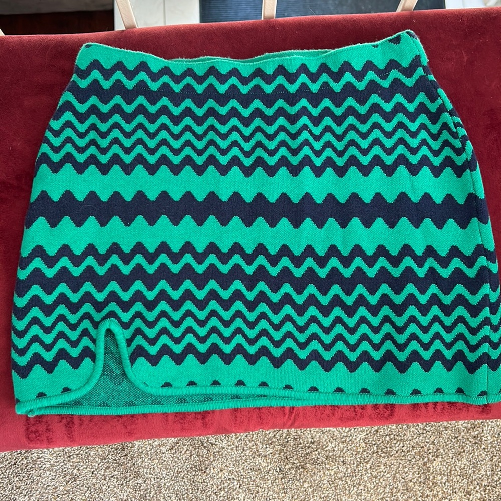 Cute, snug fit sweater material skirt